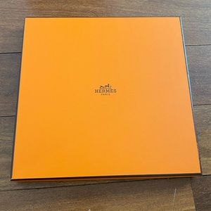 HERMÈS Authentic Orange Scarf Box w Tissue